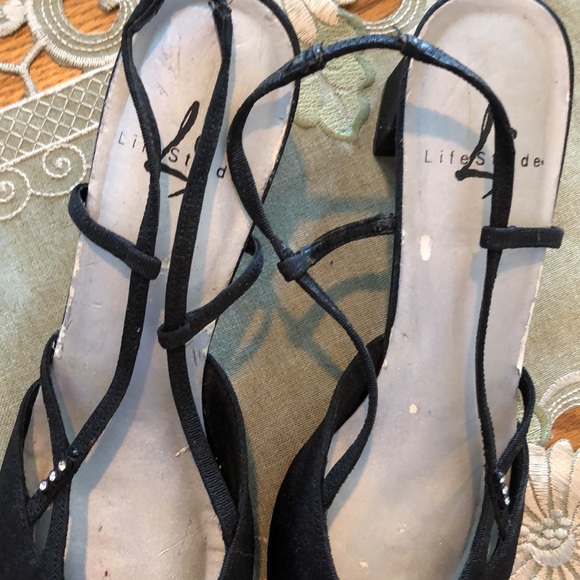 Life Stride Black Sling Back Pumps, 9.5 - Picture 3 of 7